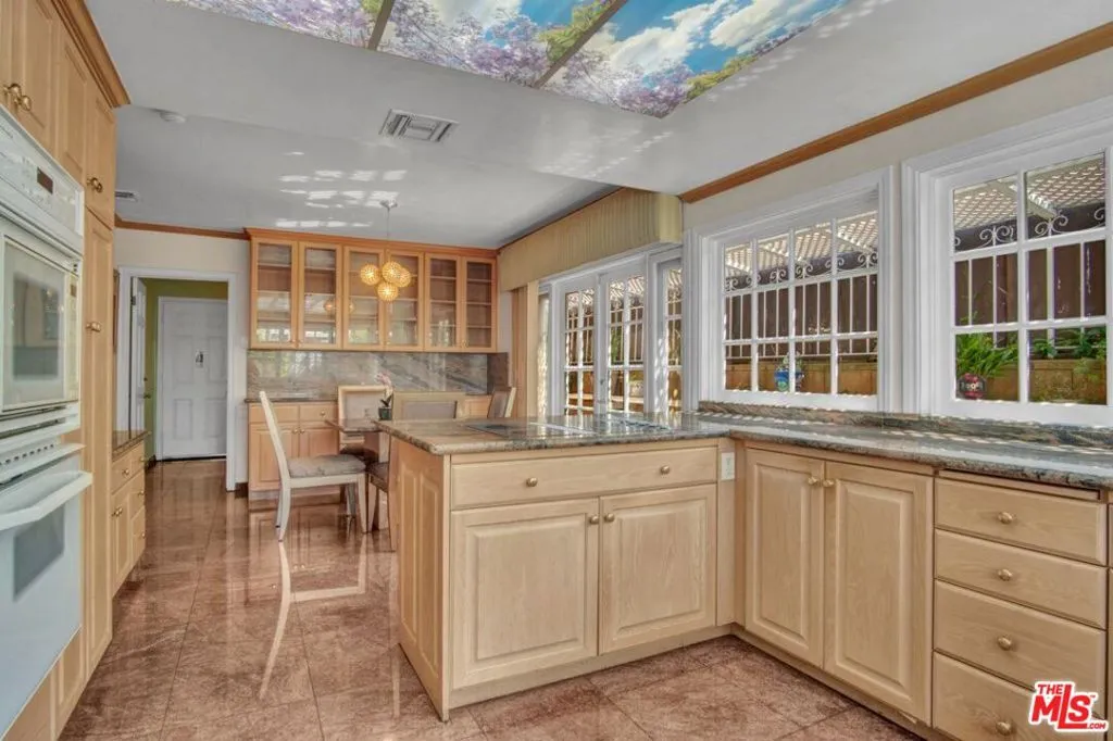 5222 Los Franciscos Way, Los Angeles, California 90027 home-pic-19